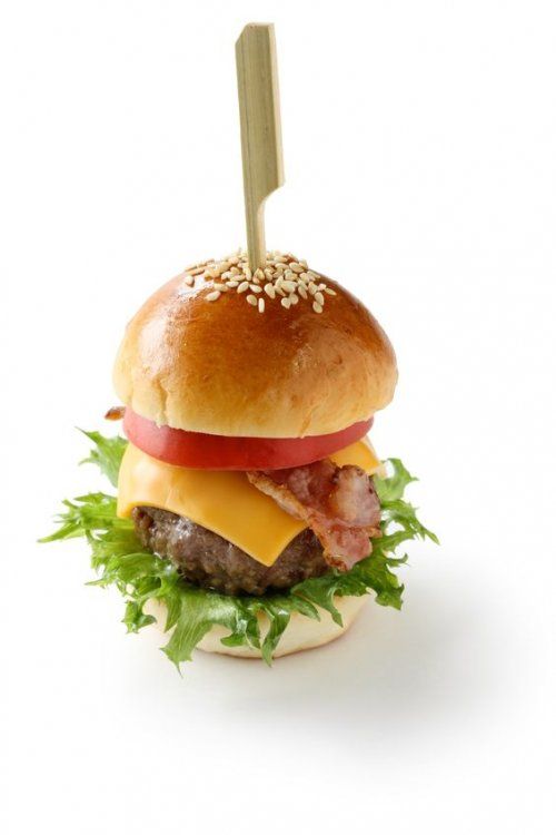 Las Brochetas de Bambú son los utensilios perfectos para pinchar cualquier tipo de aperitivo, tapa o postre, tanto frío como caliente, además de ser ideales para decorar alimentos y cócteles.
En diferentes diseños, modelos y tamaños.