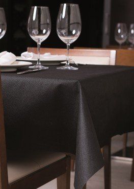 No se adhiere la suciedad. Se limpia fácilmente con una bayeta o a máquina.Por su composición y textura, el mantel de TNT permite ser lavado, aunque no es aconsejable, ya que el coste del mantel es menor que el del lavado.
        Tras el lavado puede perder la calidad, puesto que se trata de mantelería de un solo uso y no está creada con este fin.